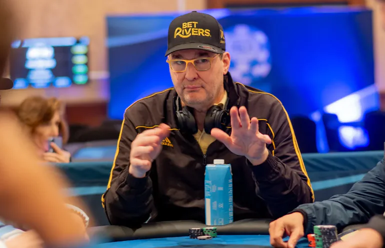 필헬뮤즈-포커